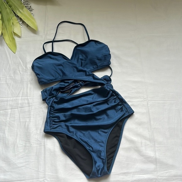 Cupshe Other - ⭐️CUPSHE Braelynn Halter Criss Cross Back Tie One Piece Swimsuit⭐️